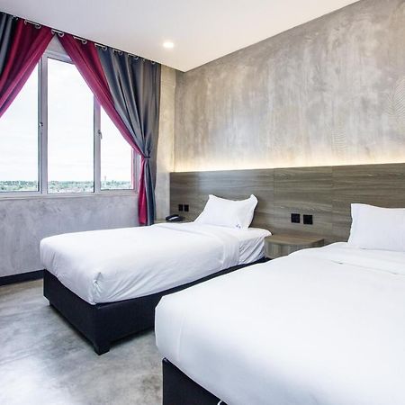 Sri Indar Hotel & Suites Паріт-Бунтар Екстер'єр фото