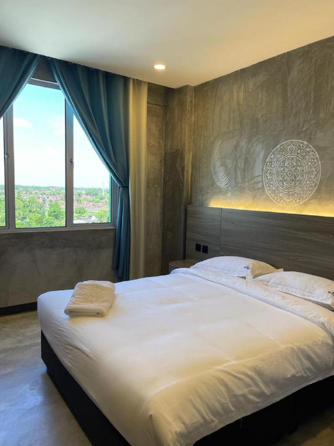 Sri Indar Hotel & Suites Паріт-Бунтар Екстер'єр фото